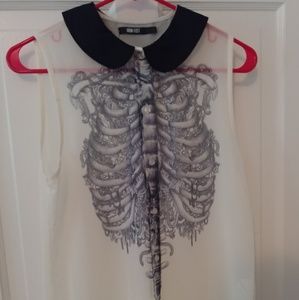 Cute sleevless shirt